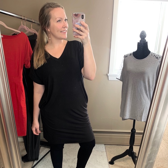 V-Neck Black Dress T-Shirt Dress With Pockets - Picture 4 of 8